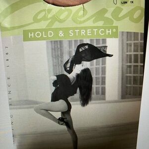 Capezio Hold & Stretch Footed Tights Size 1X Shade LSN light sand